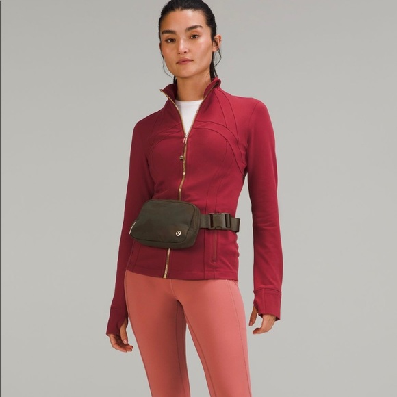 SOLD EVENT Lululemon everywhere belt bag - Picture 7 of 8